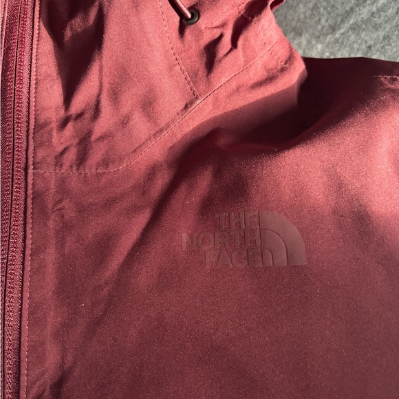 The North Face Women’s 2 in 1 winter jacket - Picture 2 of 7